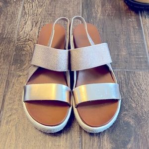 Mia Dezray platform sandal